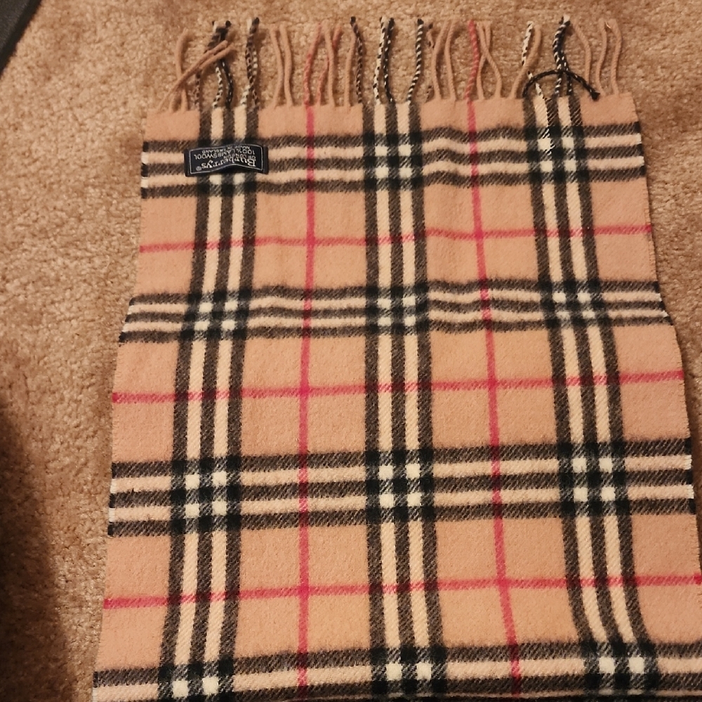 Burberry Lambswood Scarf - Picture 11 of 15